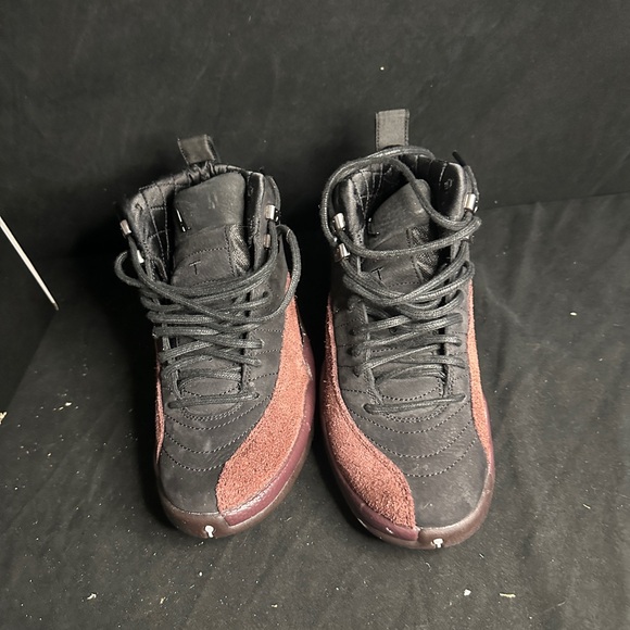 Women’s Black and Burgqndy air jordan 12 retro Sneakers, size 6 - Picture 1 of 5